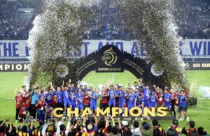 Persib Bandung untuk Ketiga Kalinya Berturut-turut Bawa Trofi Super League