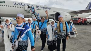 444 Jemaah Kloter PLM 06 Tiba di Tanah Air, Diharapkan Menjadi Teladan Kebaikan bagi Masyarakat