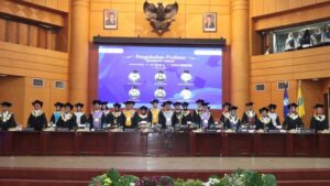 UT Kukuhkan Enam Guru Besar