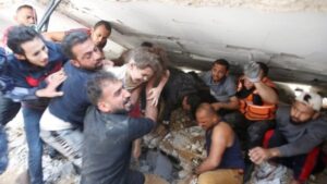 Sedikitnya 20 Orang Tewas Akibat Runtuhnya Gedung yang Dibom Israel di Gaza